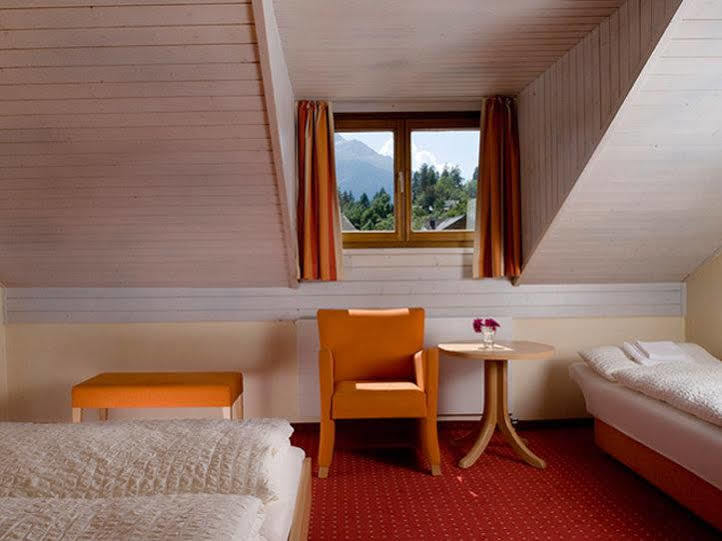 Boutique Und Bier Hotel Des Alpes Fiesch Room photo